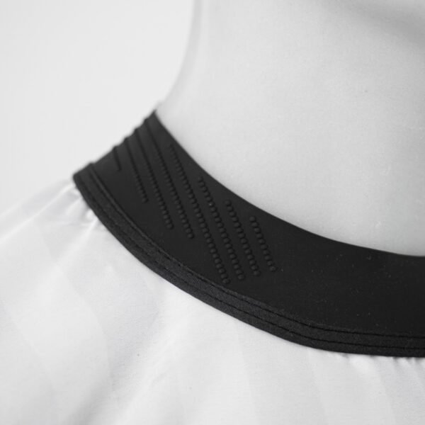 CAPA DE CORTE PREMIUM BLANCA CON CUELLO DE SILICONA - V-125 - Imagen 5